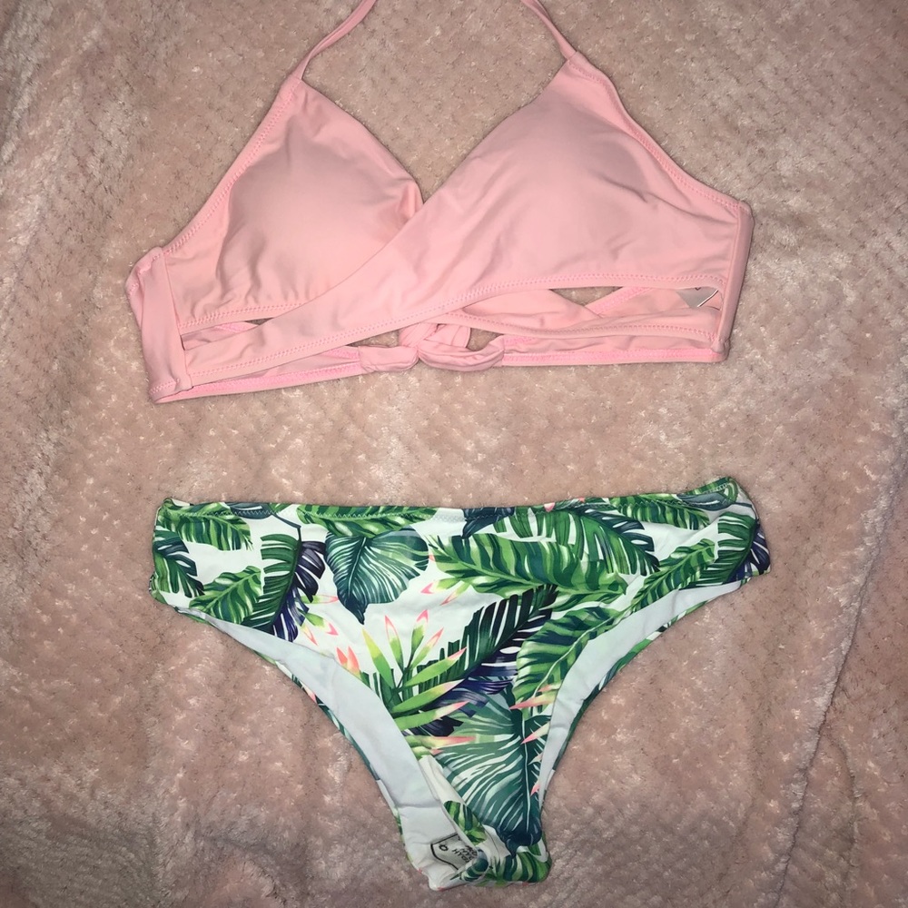 NEW Bikini Set Size Large! All Liners Attached!